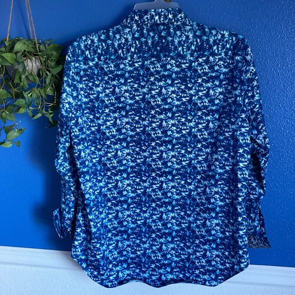 Robert Graham Cotton Long Sleeved Button Down Shirt. Blue Floral Pattern. Size M - Picture 3 of 16